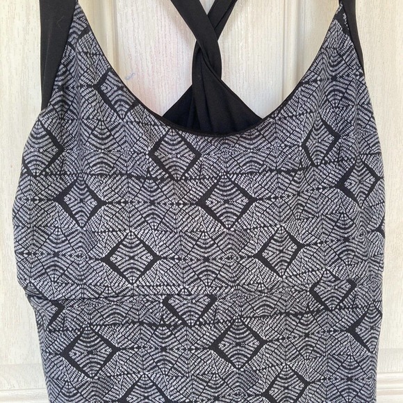 Patagonia Dress Sz S Gray Black Geo Print Athletic Sporty Sleeveless Cross Back - Picture 4 of 7